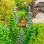 Pod Orehi - - Apartma & Glamping & Savna Bled