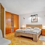 Apartman Pod Orehi - - Apartma & Glamping & Savna Bled