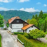 Pod Orehi - - Apartma & Glamping & Savna * Bled