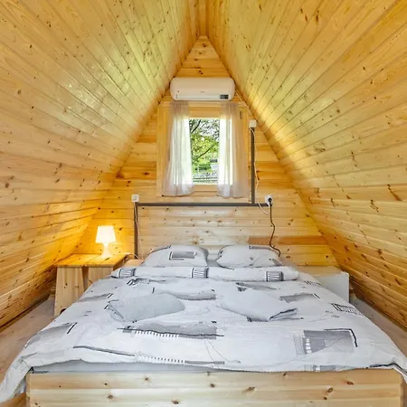 Pod Orehi - - Apartma & Glamping & Savna * Bled