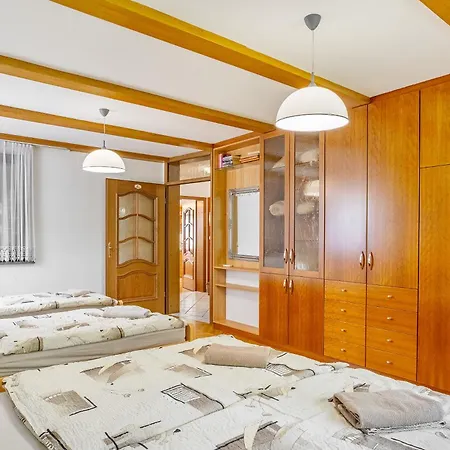 Pod Orehi - - Apartma & Glamping & Savna