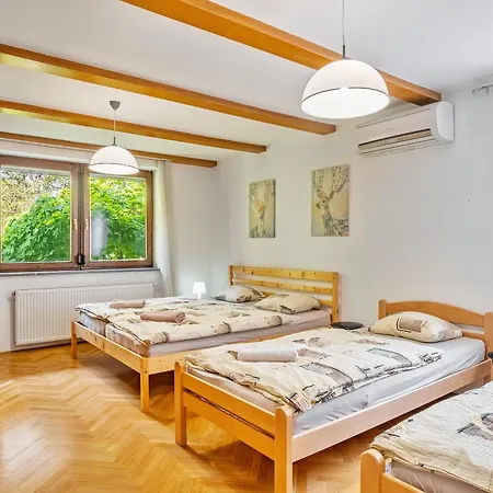 Pod Orehi - - Apartma & Glamping & Savna Bled