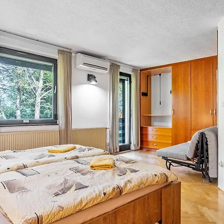 Pod Orehi - - Apartma & Glamping & Savna * Bled