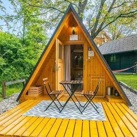 Pod Orehi - - Apartma & Glamping & Savna Bled