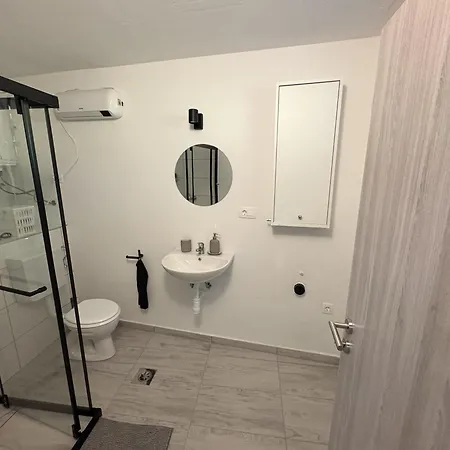 Pod Orehi - - Apartma & Glamping & Savna * Bled
