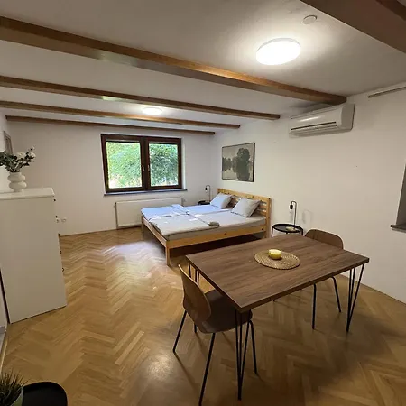 Pod Orehi - - Apartma & Glamping & Savna Appartement