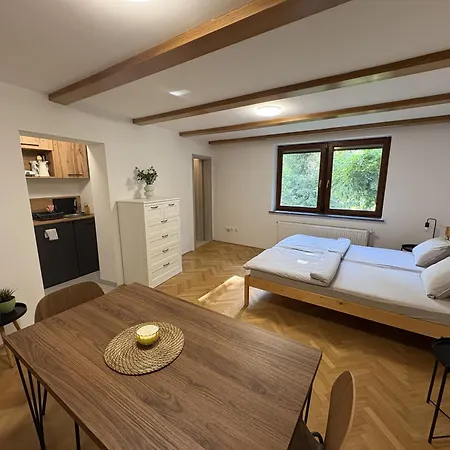 Pod Orehi - - Apartma & Glamping & Savna *