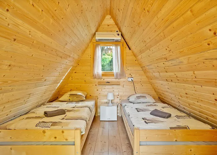 Pod Orehi - - Apartma & Glamping & Savna *