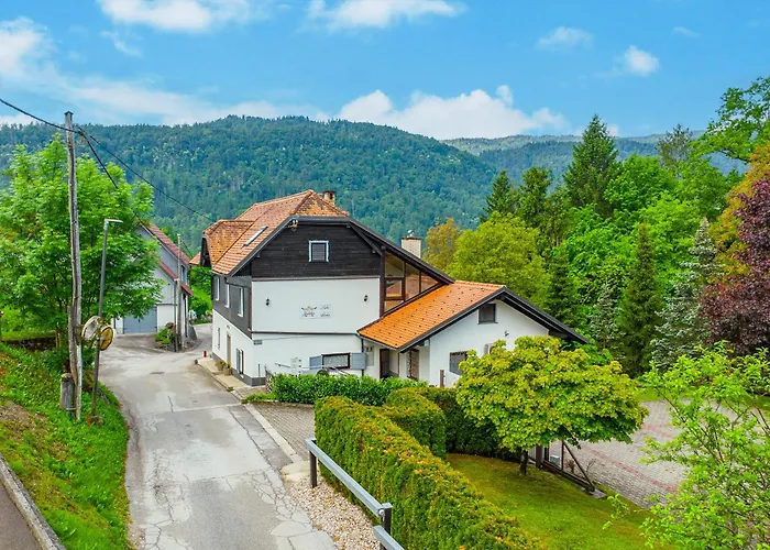 Pod Orehi - - Apartma & Glamping & Savna * Bled